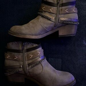 POP ankle boots